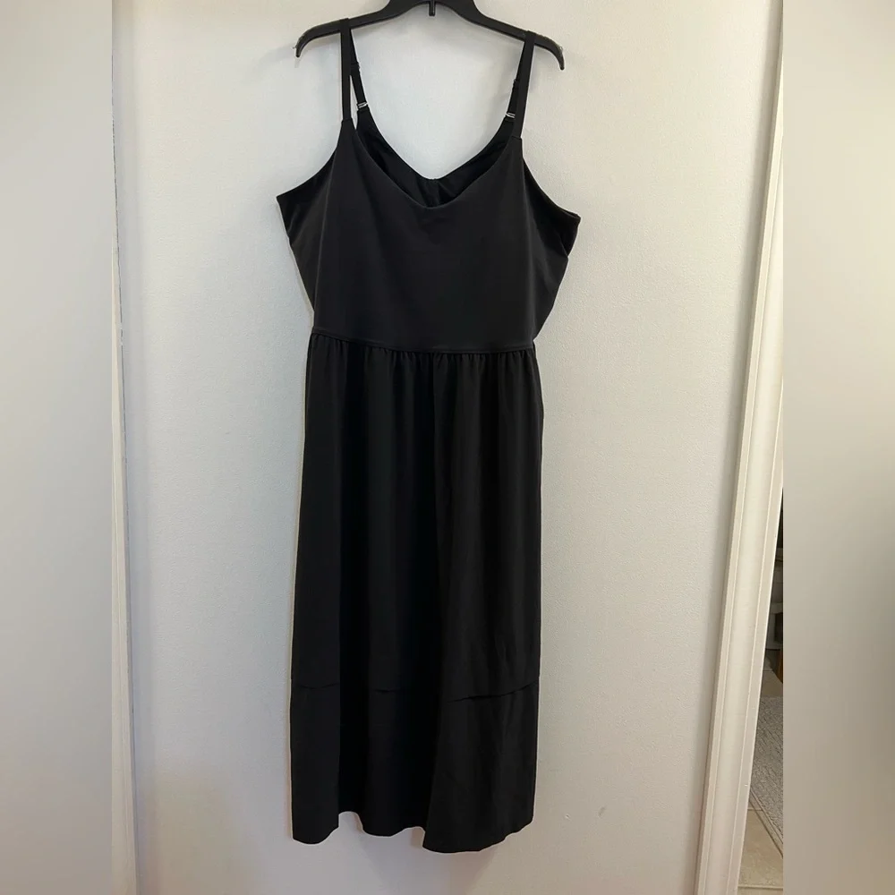 Athleta Elation V-Neck Hybrid Dress Black - Picture 14 of 16
